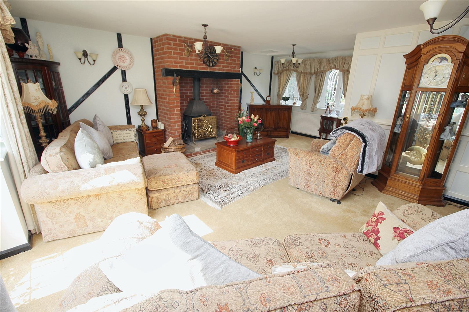 5 bed property in Kentwood Hill, Reading
